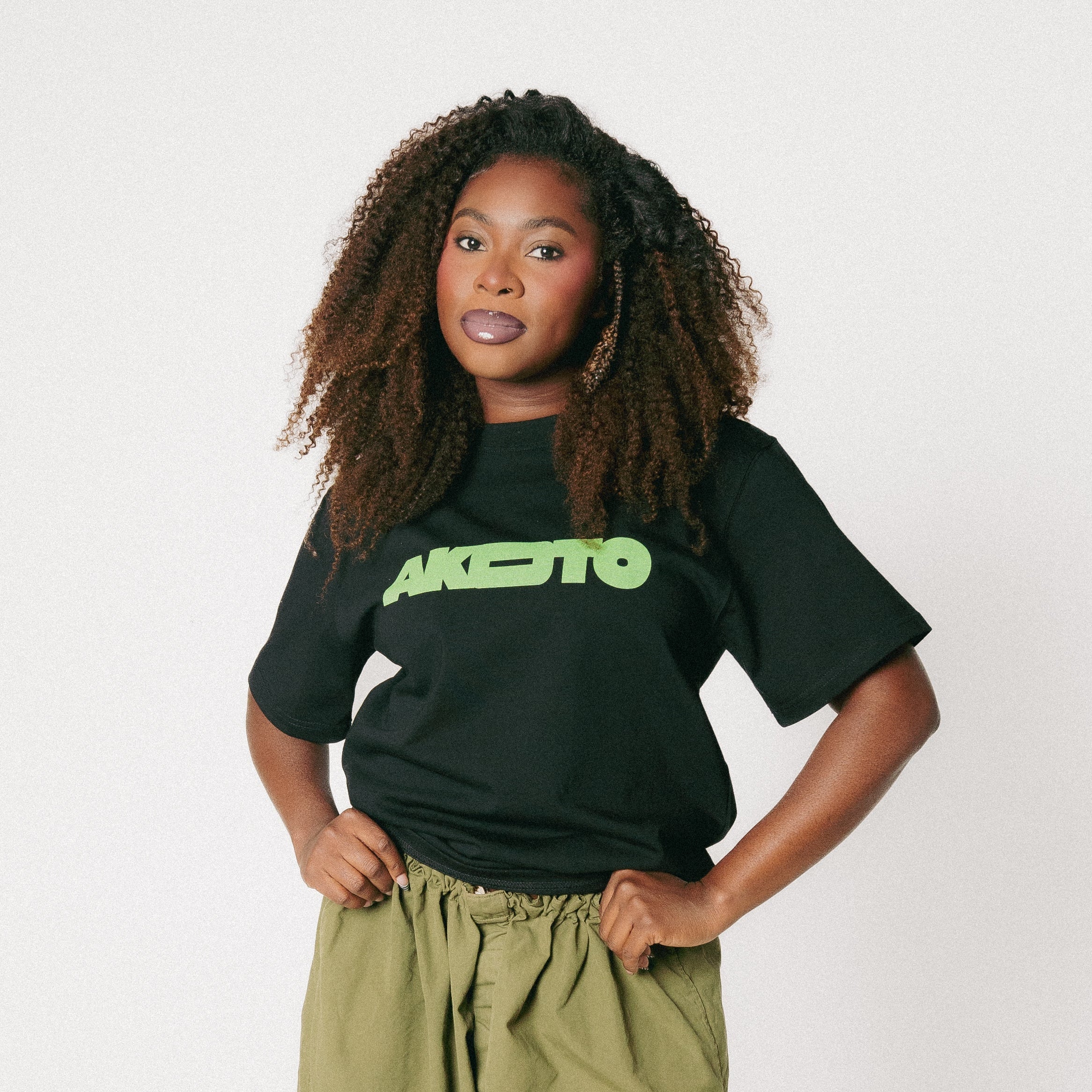 Akoto Tee [BLK]
